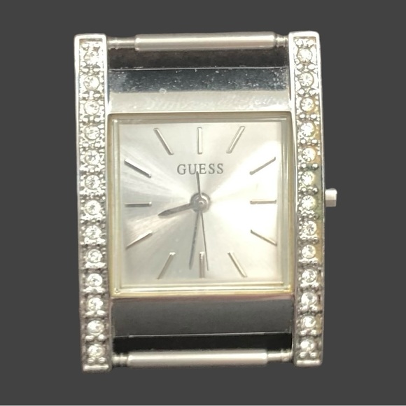 Guess Watch 3 Interchangeable Leather Straps - Picture 9 of 10